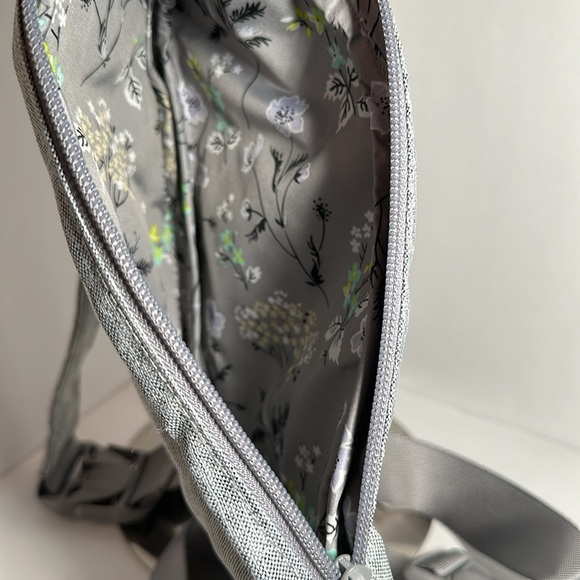 Vera Bradley Essential Compact Sling #75 - Picture 2 of 5